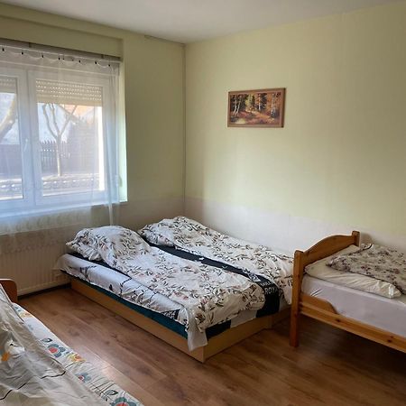 Red Locomotive Apartment Budapest Eksteriør bilde