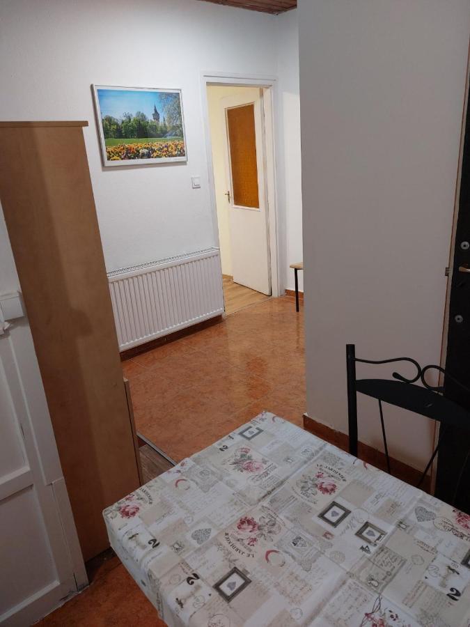 Red Locomotive Apartment Budapest Eksteriør bilde